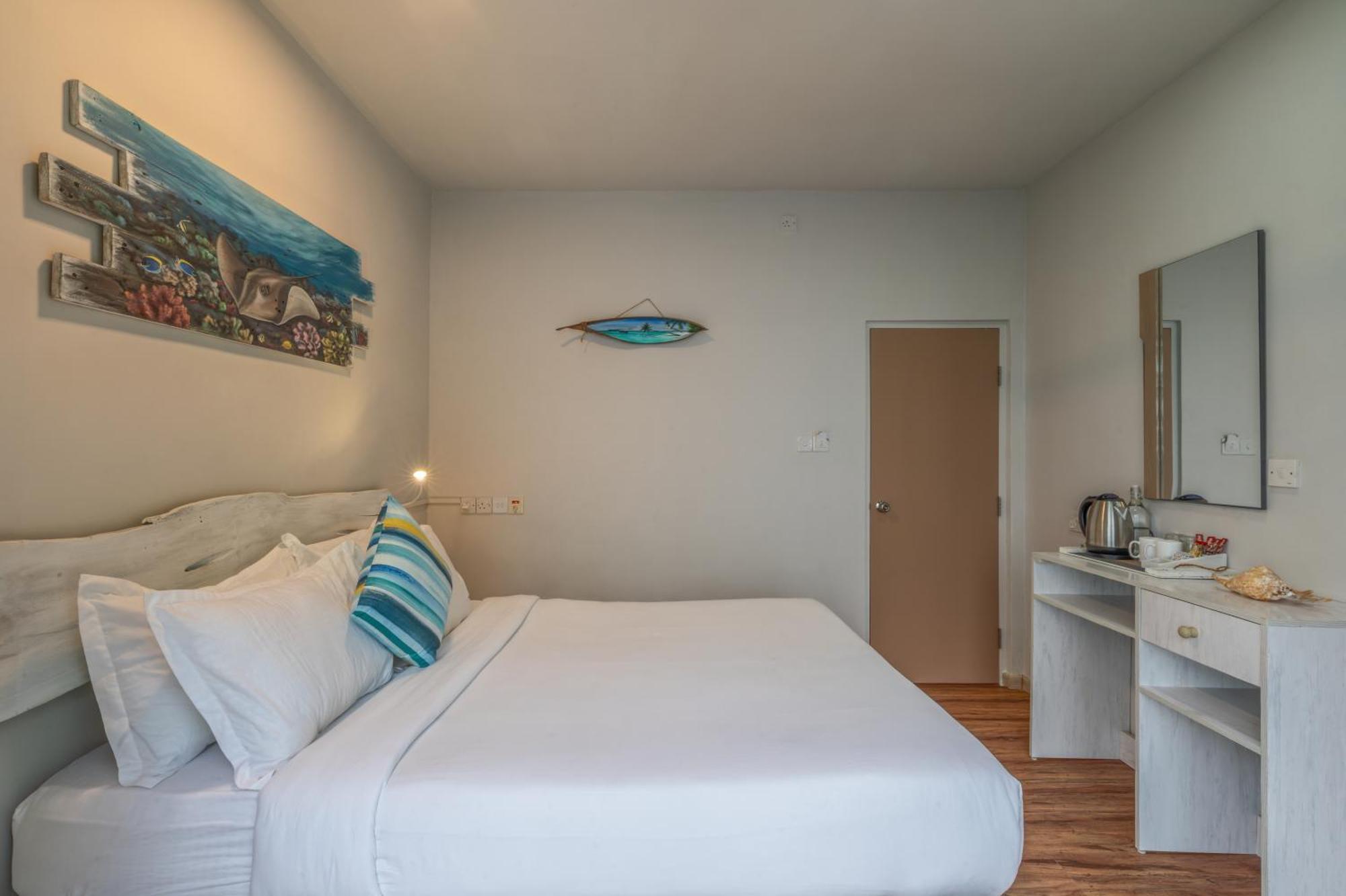 Отель Ocean Pearl Maldives At Gulhi Island Экстерьер фото